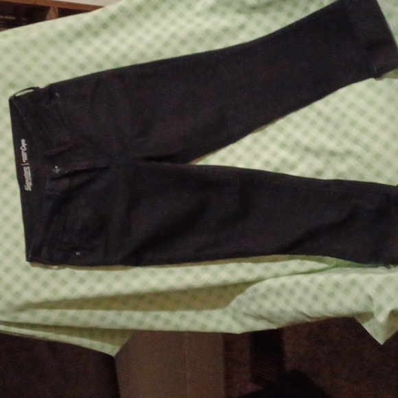 Signature Levi status, size 4 black - Picture 2 of 5